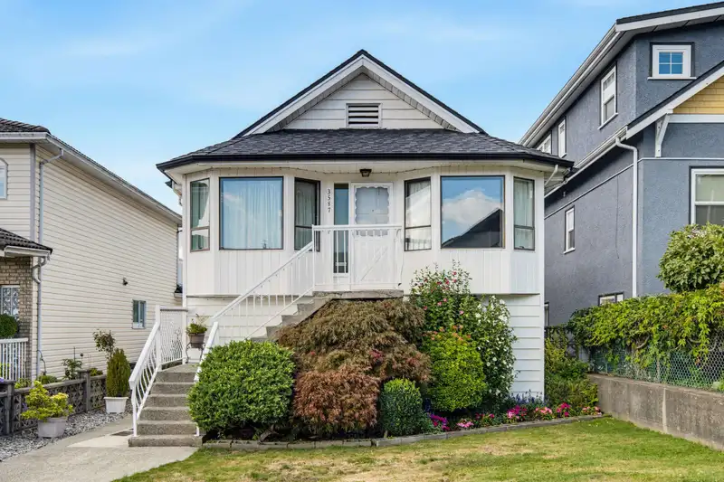3587 TRIUMPH STREET - photo 1 of 40