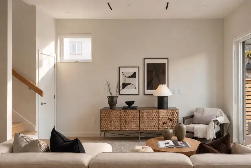 593 E 49TH AVENUE - photo 1 of 19