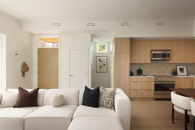 593 E 49TH AVENUE - photo 2 of 19
