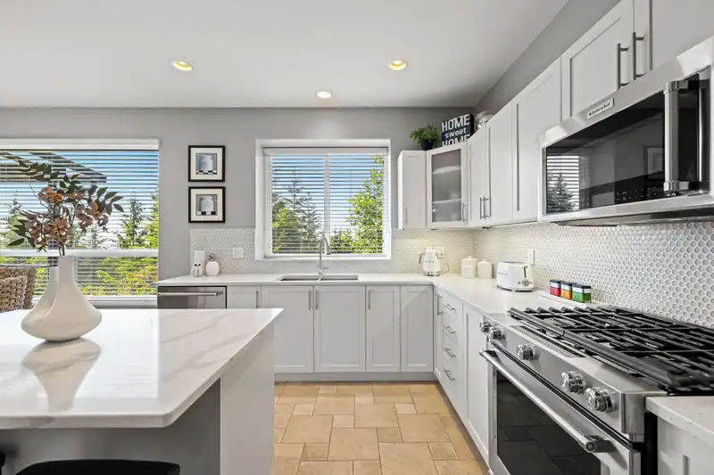 34 HICKORY DRIVE - photo 1 of 40