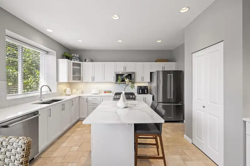 34 HICKORY DRIVE - photo 2 of 40