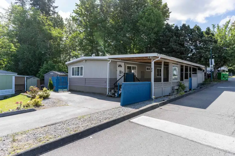 44 13650 80 AVENUE - photo 2 of 28