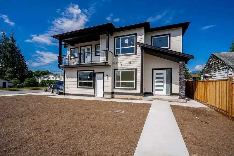 B 45945 LEWIS AVENUE - photo 4 of 40