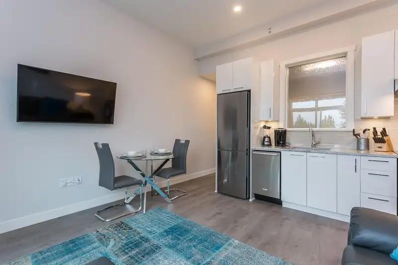 405 19940 BRYDON CRESCENT - photo 2 of 10