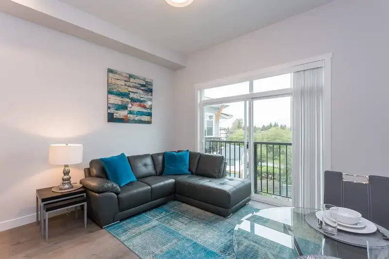 405 19940 BRYDON CRESCENT - photo 3 of 10