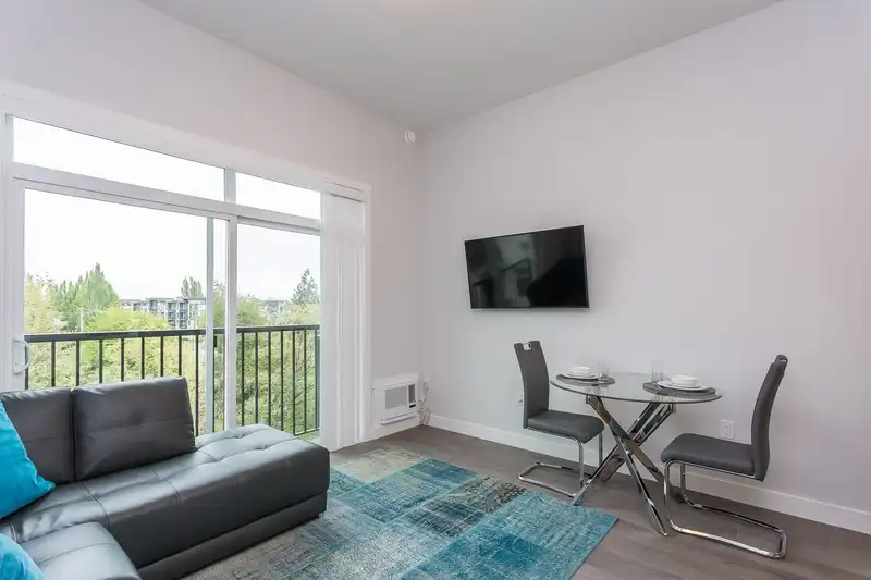 405 19940 BRYDON CRESCENT - photo 4 of 10