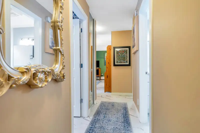 104 331 KNOX STREET - photo 2 of 28