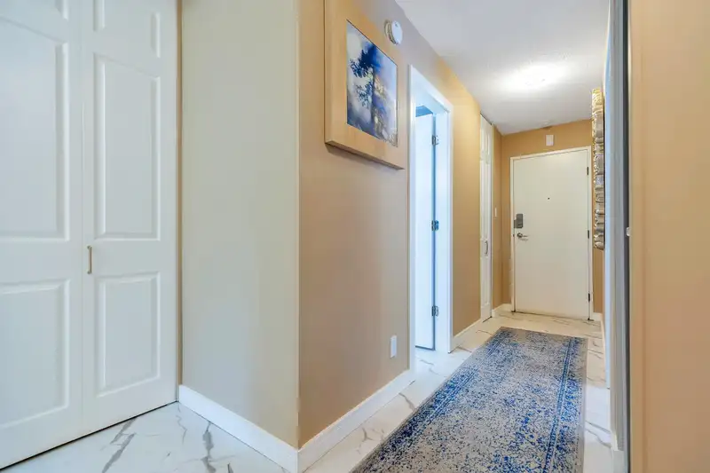 104 331 KNOX STREET - photo 3 of 28