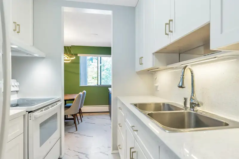 104 331 KNOX STREET - photo 4 of 28