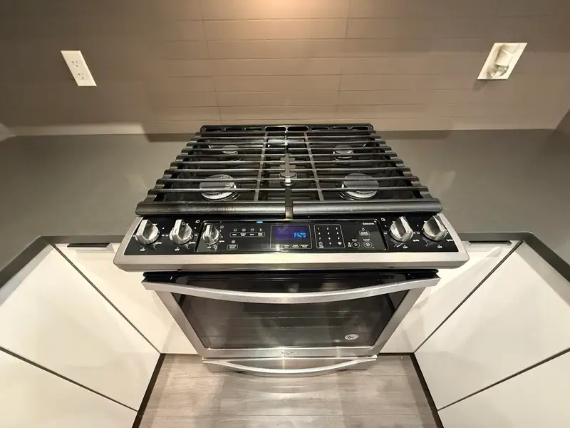 302 15137 33 AVENUE - photo 4 of 9