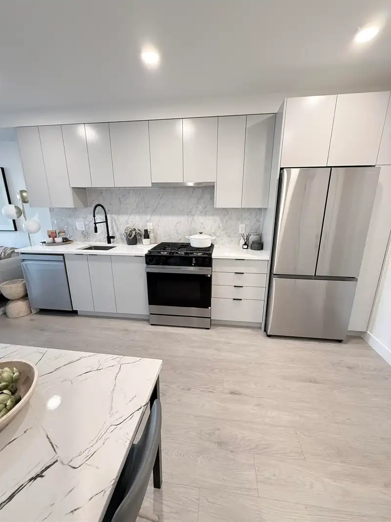 304 13258 105 AVENUE - photo 3 of 26