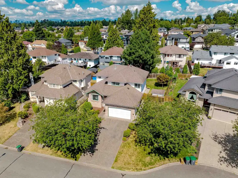 8165 154 STREET - photo 1 of 40