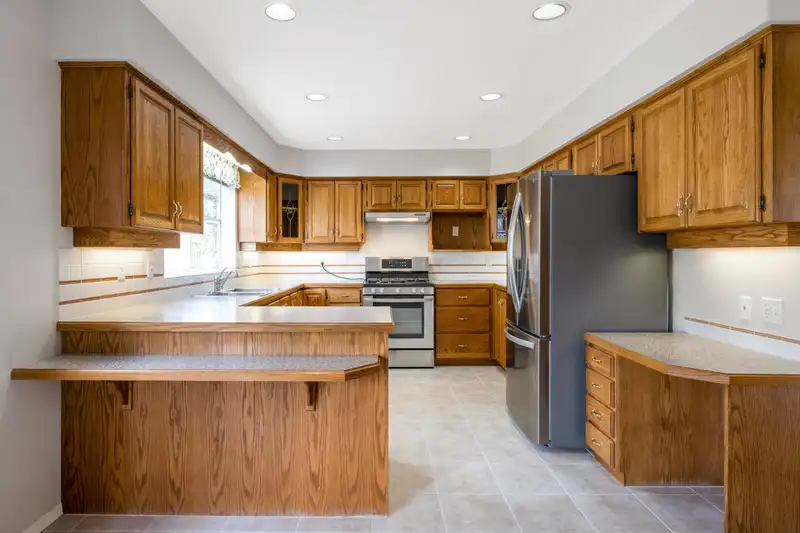 8165 154 STREET - photo 4 of 40