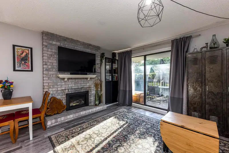 3132 LONSDALE AVENUE - photo 4 of 34