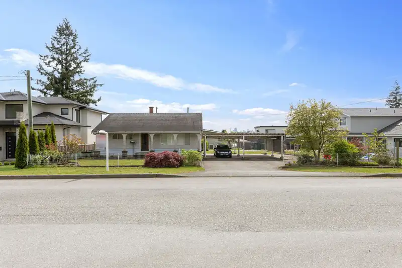 2130 CRAIGEN AVENUE - photo 1 of 7