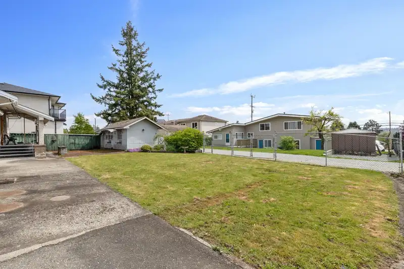 2130 CRAIGEN AVENUE - photo 4 of 7