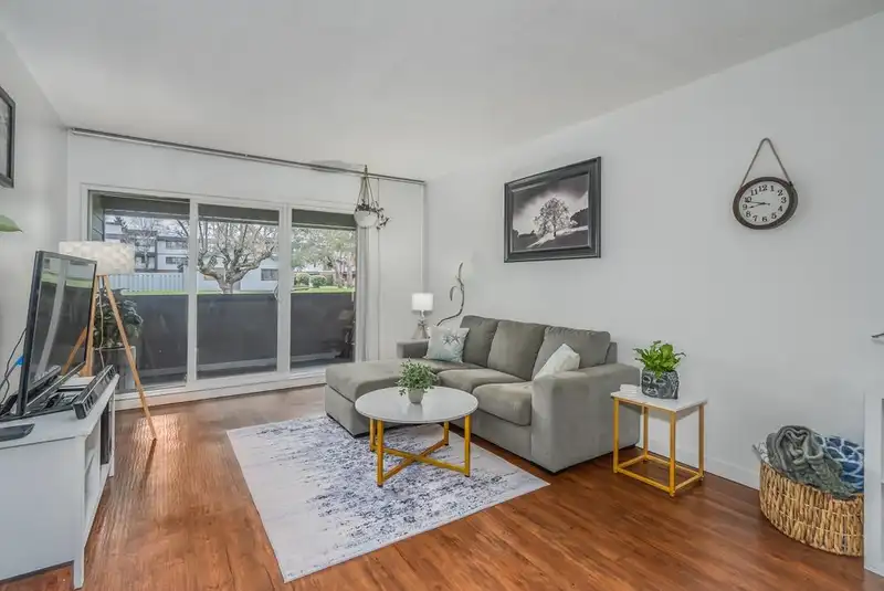 112 3451 SPRINGFIELD DRIVE - photo 2 of 26