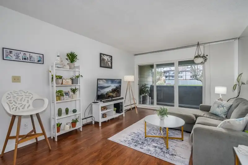 112 3451 SPRINGFIELD DRIVE - photo 4 of 26
