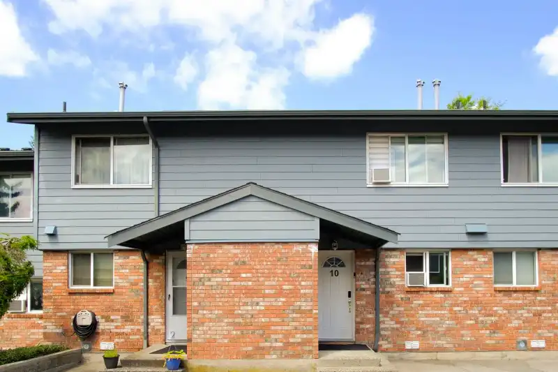 10 10736 GUILDFORD DRIVE - photo 1 of 32