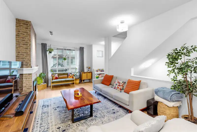 133 9133 GOVERNMENT STREET - photo 1 of 27