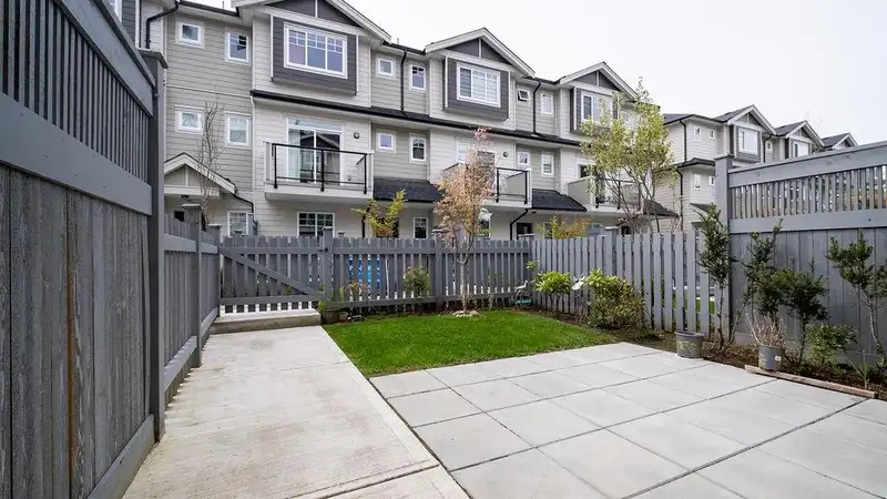 122 13898 64 AVENUE - photo 2 of 29