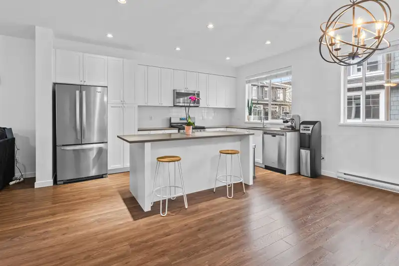 30 127 172 STREET - photo 3 of 31
