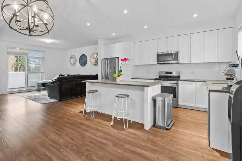 30 127 172 STREET - photo 4 of 31