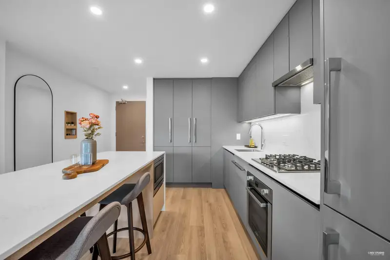 1510 5520 MCNAUGHTON ROAD - photo 2 of 22