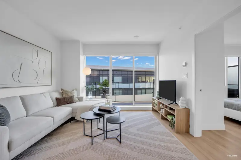 1510 5520 MCNAUGHTON ROAD - photo 4 of 22