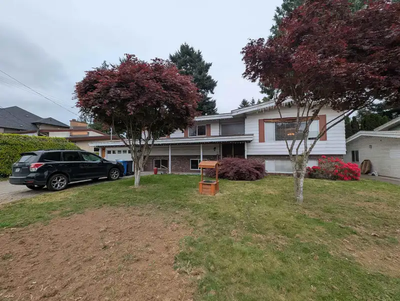 2114 LYNDEN STREET - photo 1 of 25