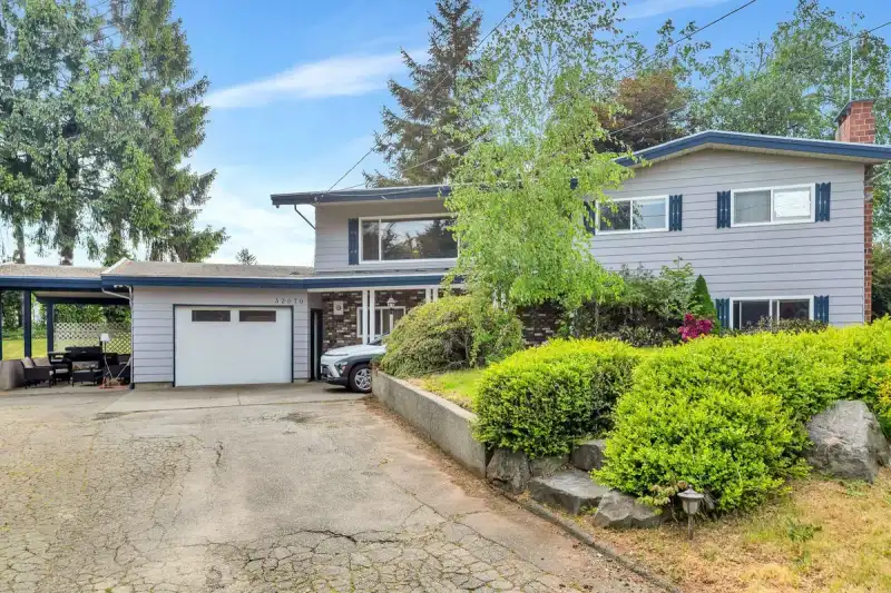 32670 AVALON CRESCENT - photo 1 of 40