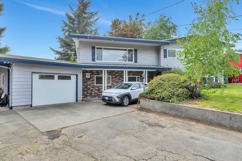 32670 AVALON CRESCENT - photo 2 of 40