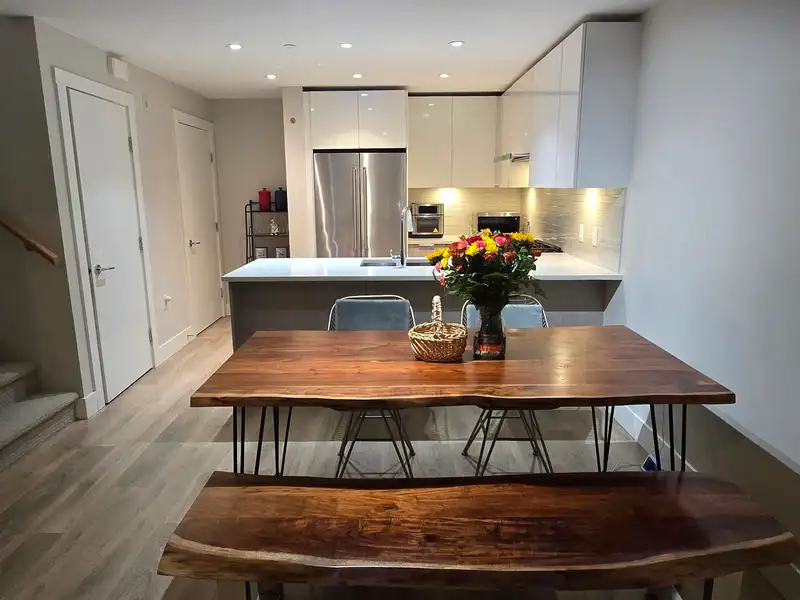3576 SAWMILL CRESCENT - photo 1 of 31