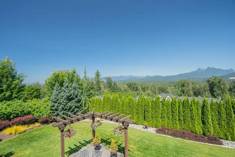 25485 GODWIN DRIVE - photo 2 of 40