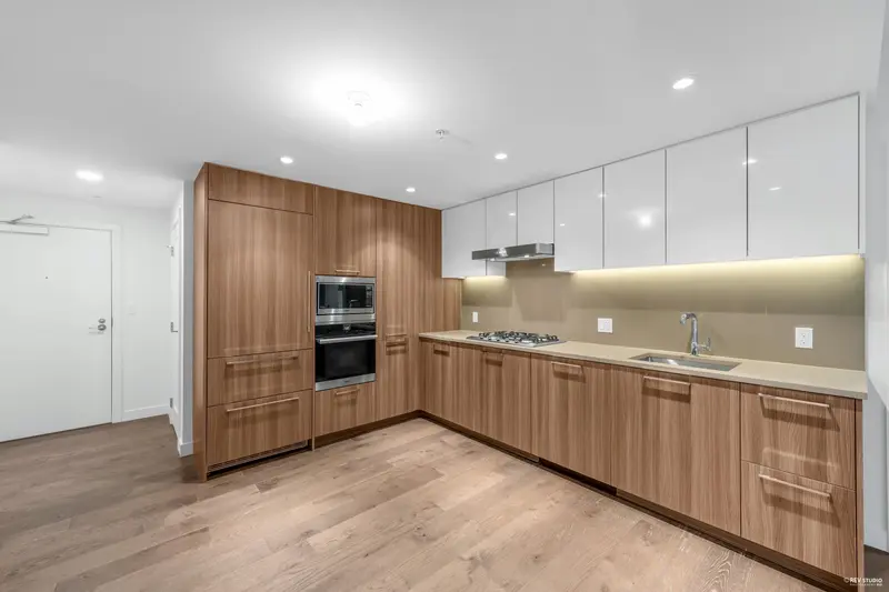 612 8160 MCMYN WAY - photo 4 of 25