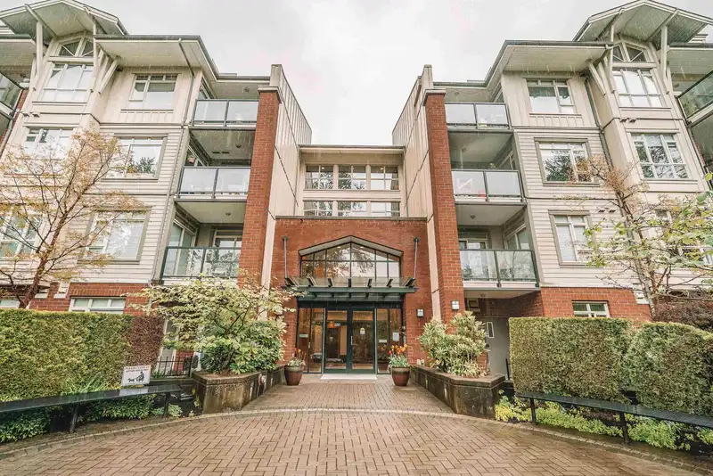 215 100 CAPILANO ROAD - photo 1 of 30
