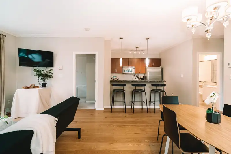 215 100 CAPILANO ROAD - photo 2 of 30