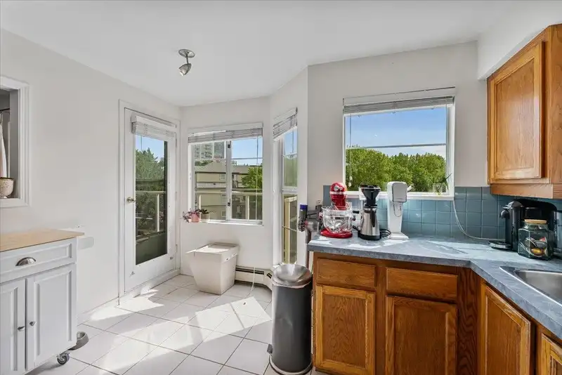 313 12 K DE K COURT - photo 2 of 21