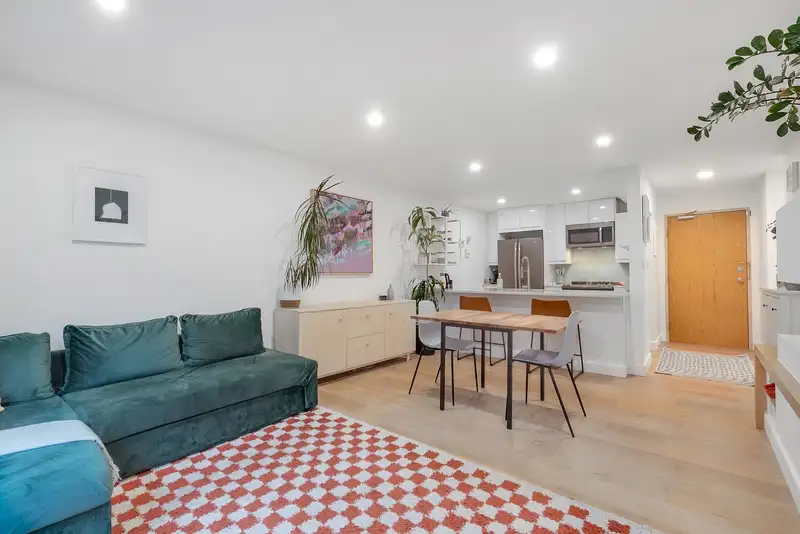 308 1060 E BROADWAY - photo 4 of 31
