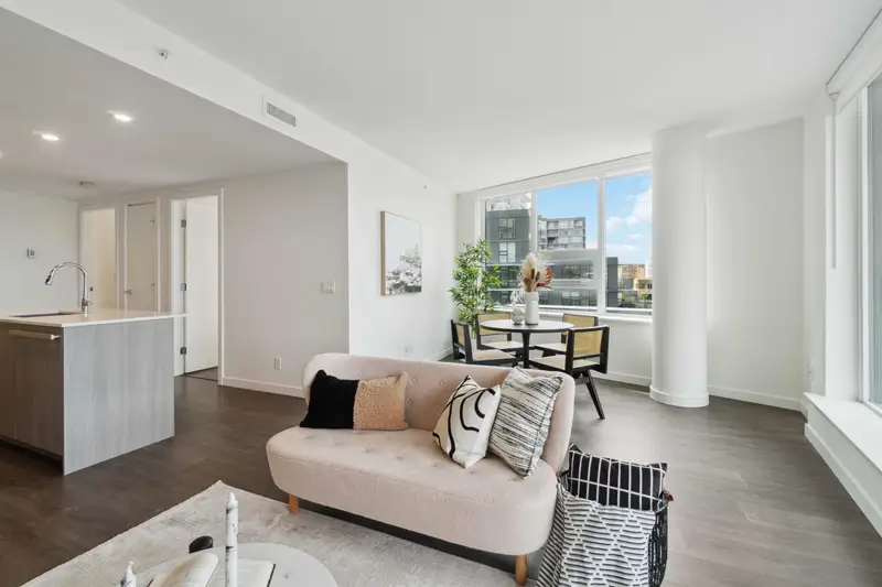 803 6633 BUSWELL STREET - photo 4 of 21