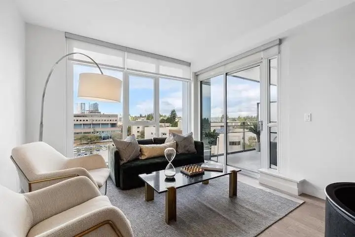 711 1526 FINLAY STREET - photo 2 of 20