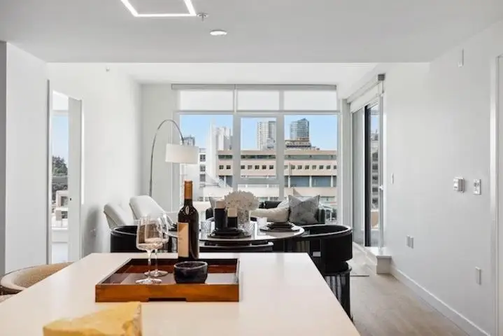 711 1526 FINLAY STREET - photo 3 of 20