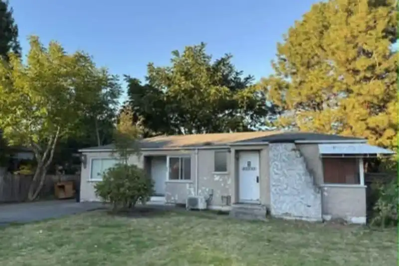 45593 KIPP AVENUE - photo 1 of 10