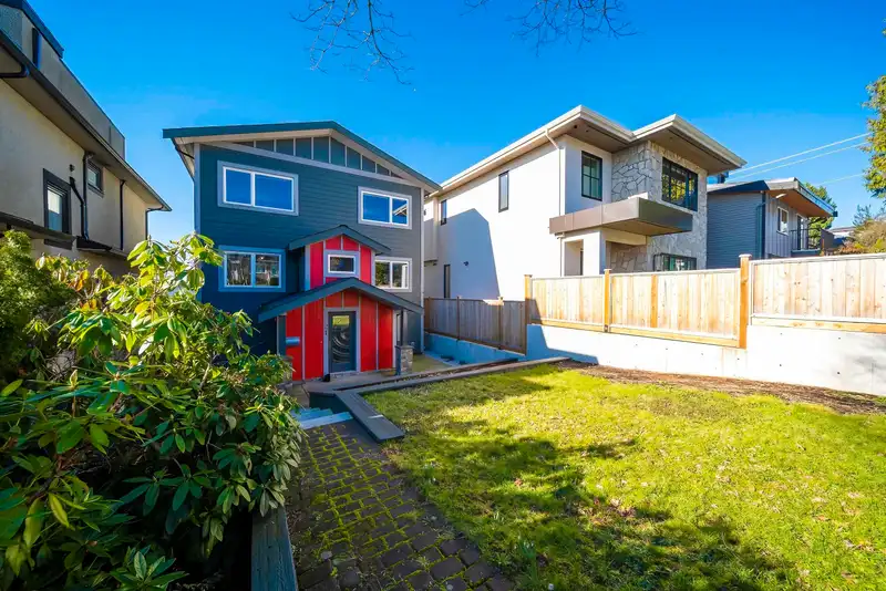 21 GLYNDE AVENUE - photo 1 of 18