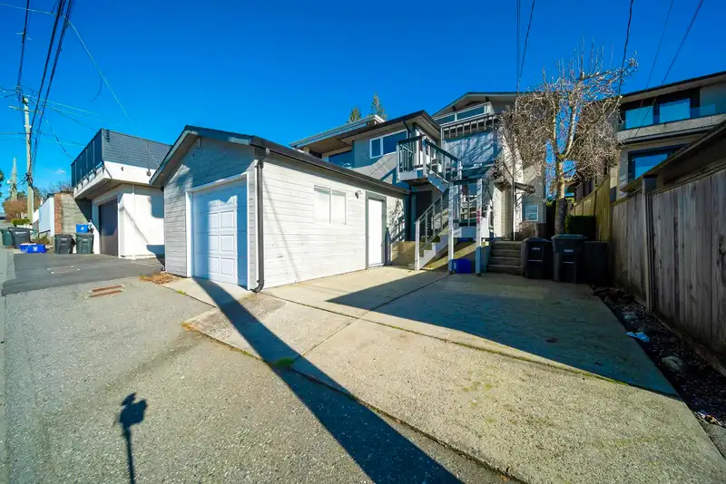 21 GLYNDE AVENUE - photo 3 of 18
