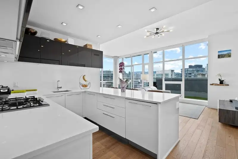 1605 108 E 1ST AVENUE - photo 2 of 40