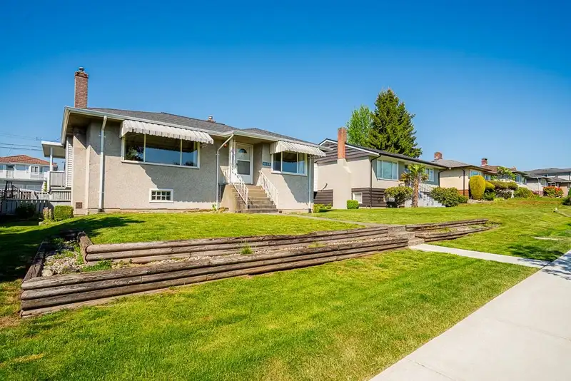 4533 VENABLES STREET - photo 3 of 33