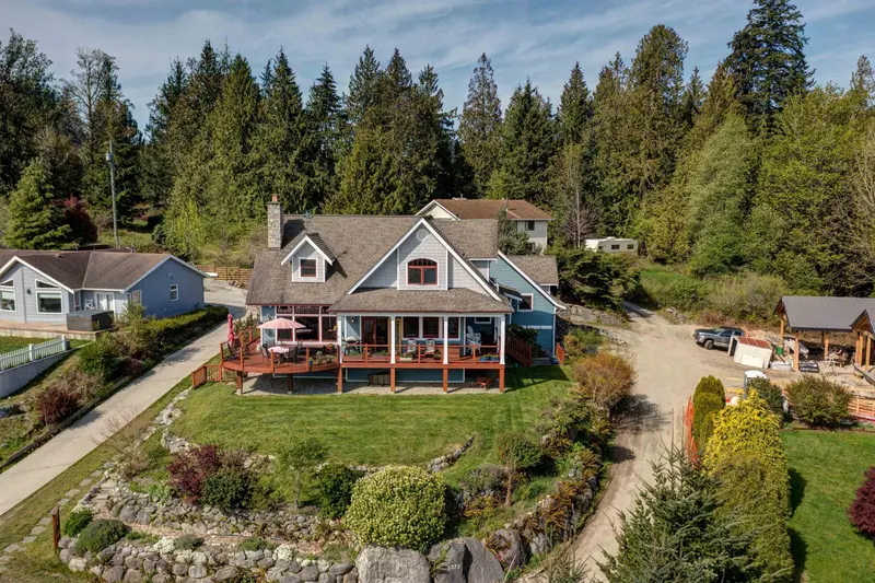 6373 N GALE AVENUE - photo 2 of 25