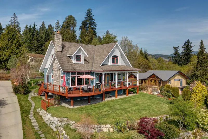 6373 N GALE AVENUE - photo 3 of 25