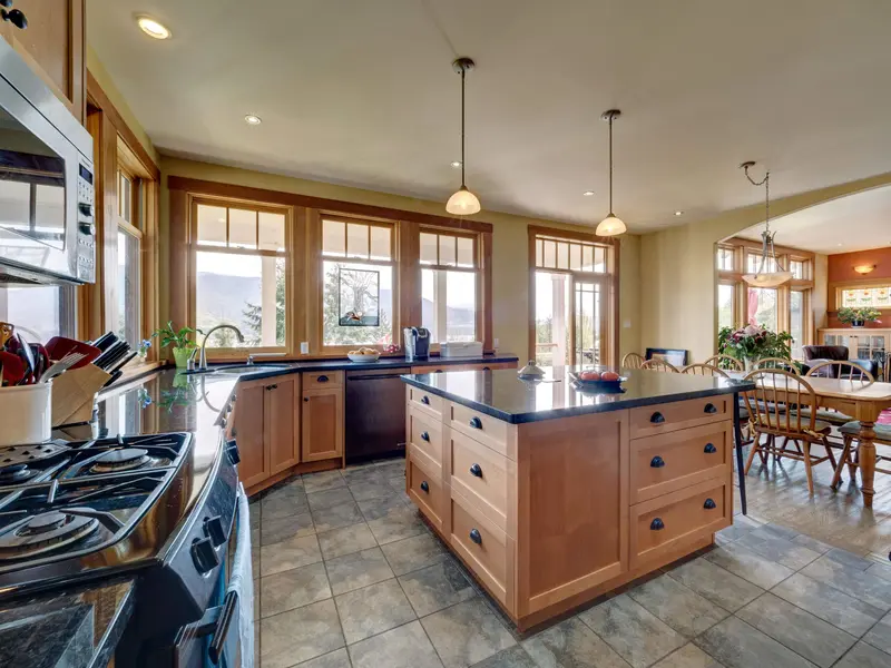 6373 N GALE AVENUE - photo 4 of 25